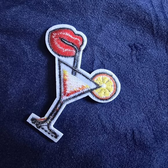 Embroidered Iron on Sunset Cocktail Patch with Lips NWOT unbranded - Picture 5 of 9